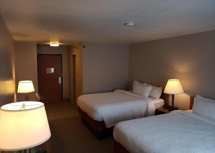 Country & By Radisson, Fairview Heights, Il 3*