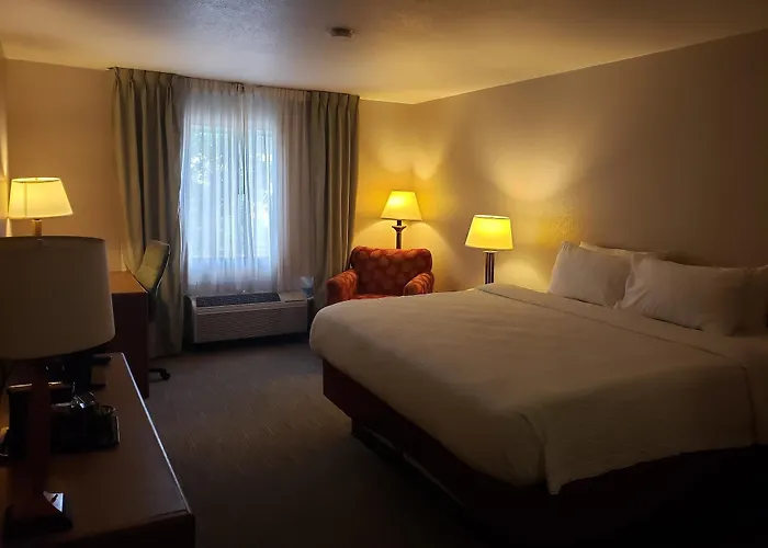 Hotel Country & By Radisson, Fairview Heights, Il
