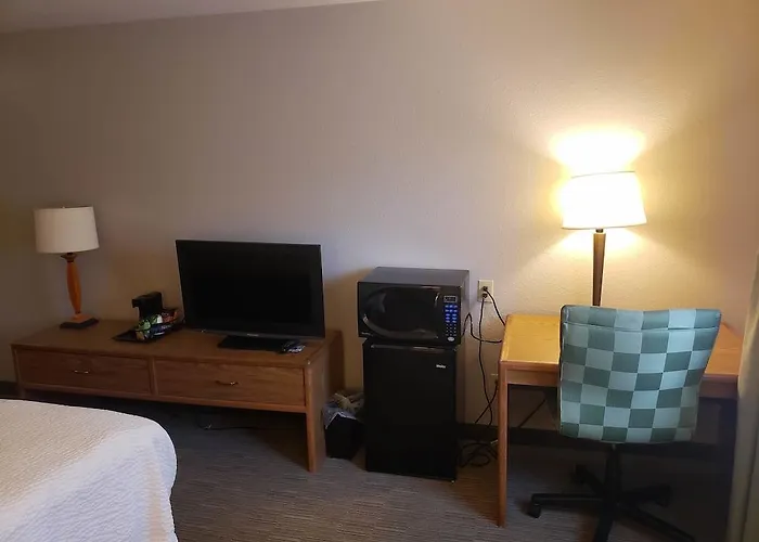 Country & By Radisson, Fairview Heights, Il Hotel