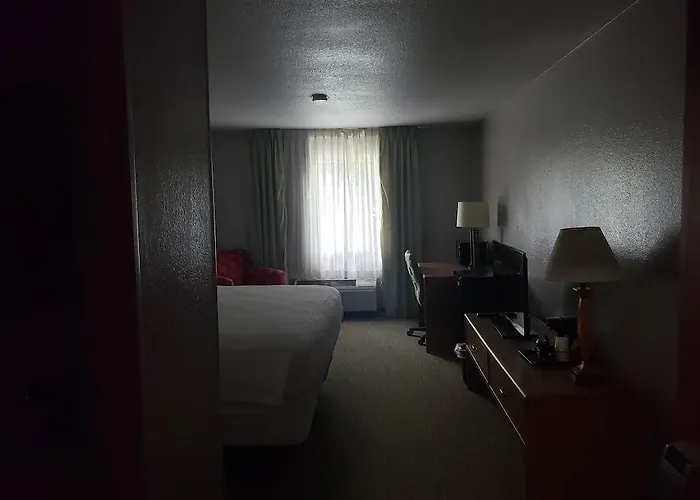 Hotel Country & By Radisson, Fairview Heights, Il