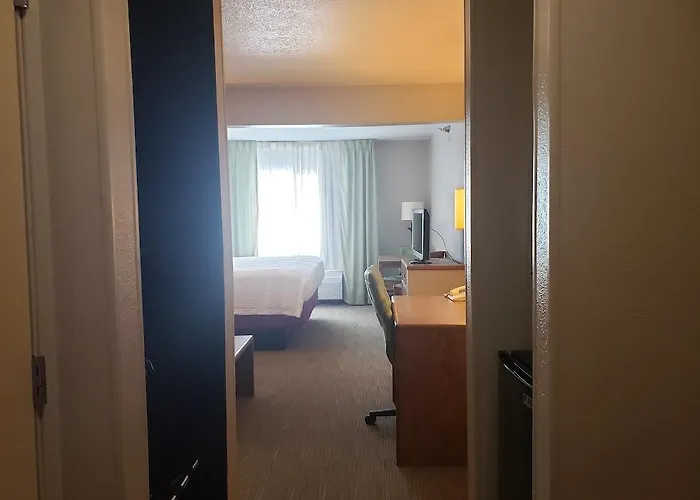 Country & By Radisson, Fairview Heights, Il Hotel