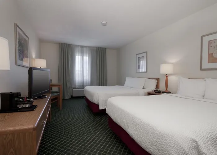 Hotel Country & By Radisson, Fairview Heights, Il