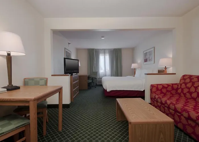 Hotel Country & By Radisson, Fairview Heights, Il
