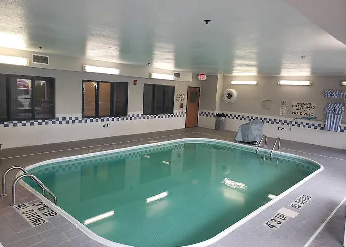 Hotel Country & By Radisson, Fairview Heights, Il