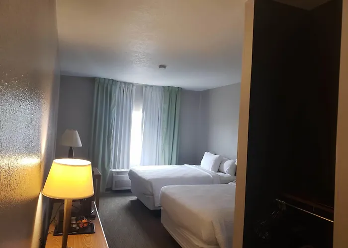 Country & By Radisson, Fairview Heights, Il Hotel