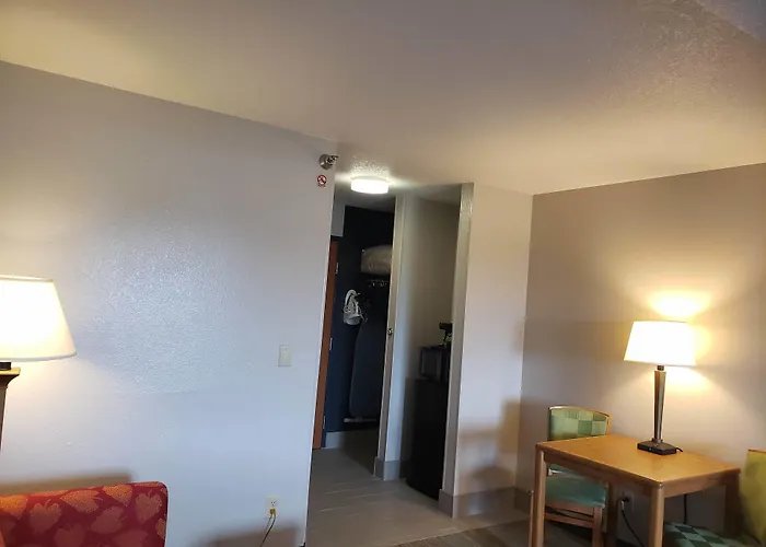 Country & By Radisson, Fairview Heights, Il Hotel