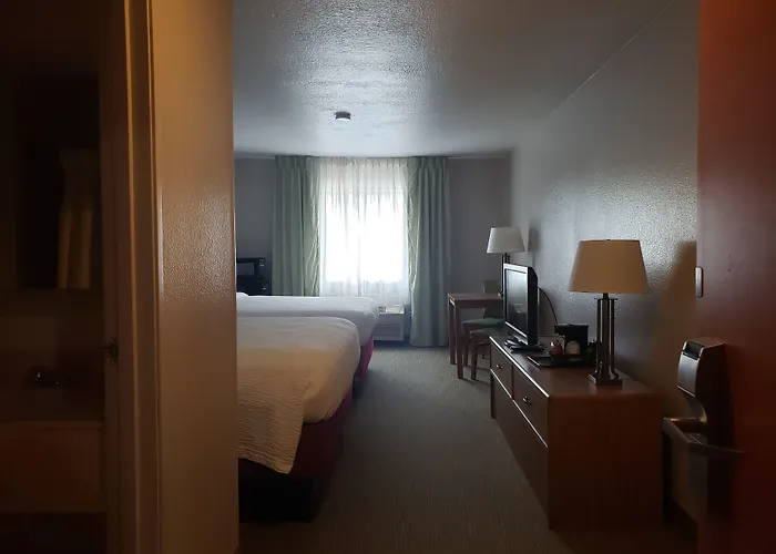 Hotel Country & By Radisson, Fairview Heights, Il