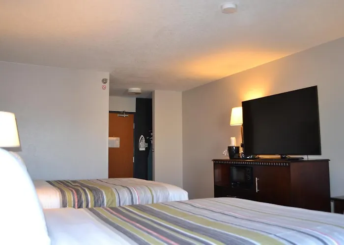 Hotel Country & By Radisson, Fairview Heights, Il
