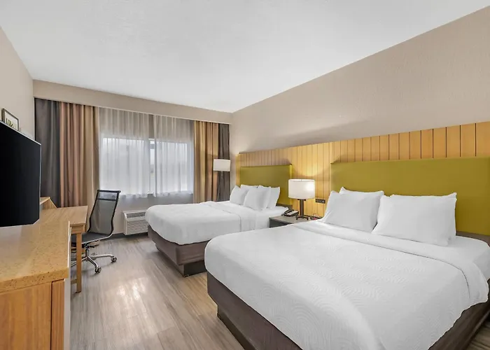 Hotel Country & By Radisson, Fairview Heights, Il