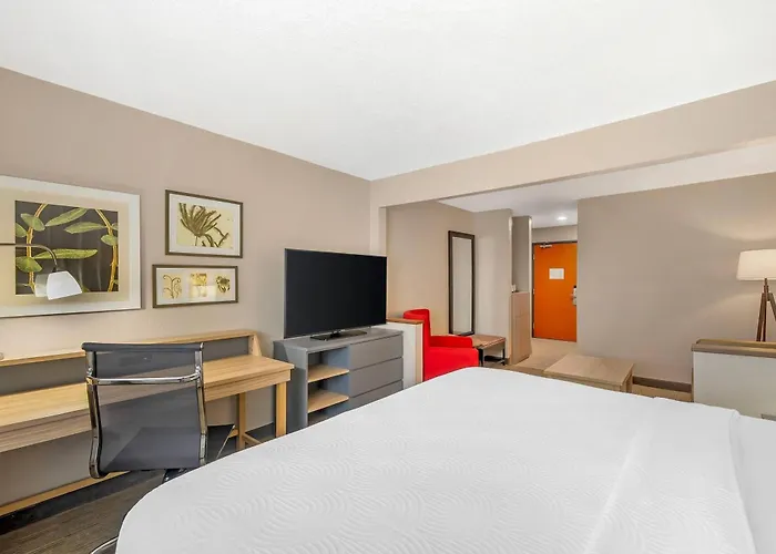Hotel Country & By Radisson, Fairview Heights, Il