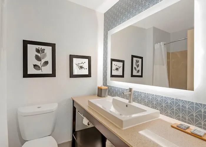 Hotel Country & By Radisson, Fairview Heights, Il