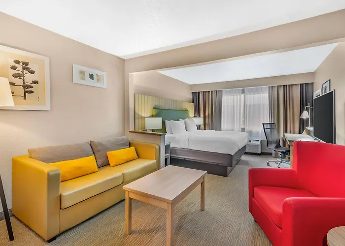 Hotel Country & By Radisson, Fairview Heights, Il