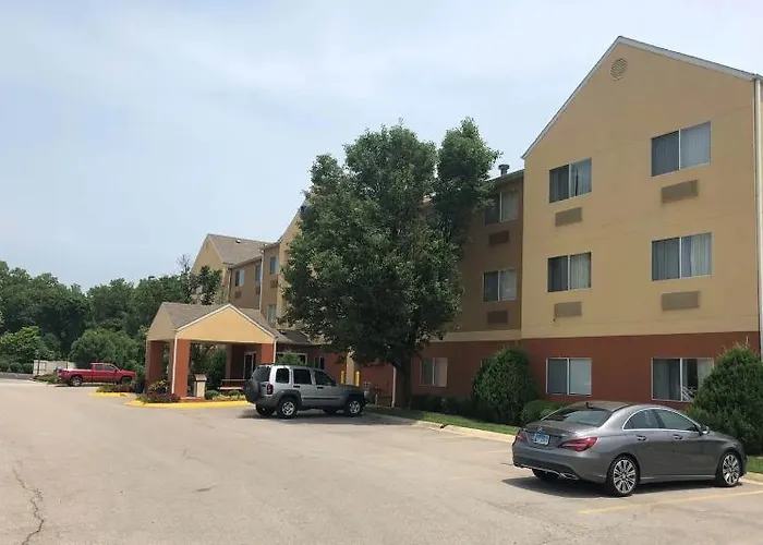 Hotel Country & By Radisson, Fairview Heights, Il
